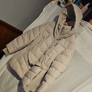 Elegant Women's Beige Puffer Jacket